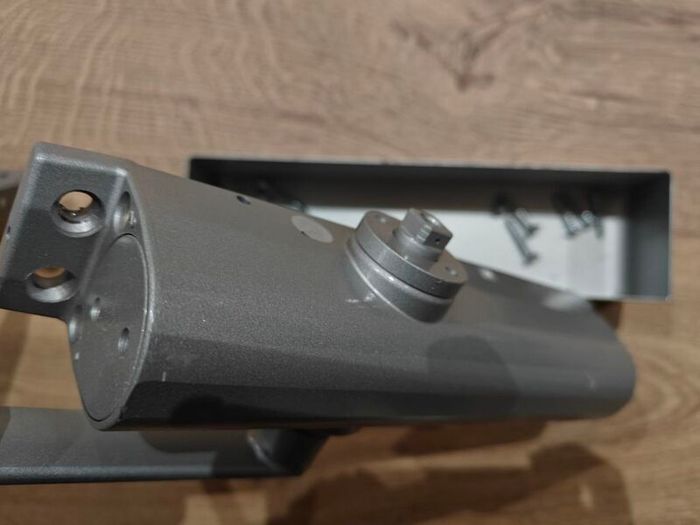 Arrone door closers