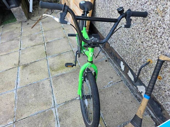 Halfords x rated flair bmx stunt bike