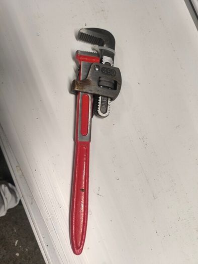 pipe wrench