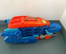 Hot Wheels Chomp Transporter