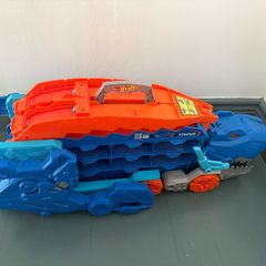 Hot Wheels Chomp Transporter