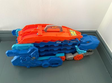 Hot Wheels Chomp Transporter