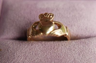 Ladies 14ct Yellow Gold Claddagh Ring - Claddagh Ring size L1/2  - 4,8g