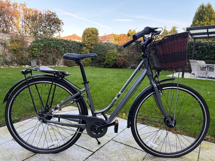 Liv Flourish 1 Ladies Hybrid Bike unused Size Small