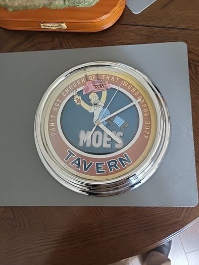 Moe' s tavern clock