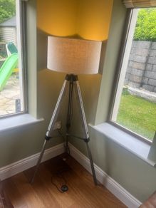 Tripod floor Lamp