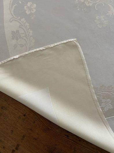 Vintage Damask Table Cloth, 102x92cm