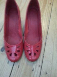 Red Shoes. Mid Heel
