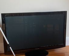 40 inch Panasonic flat screen tv with Panasonic sound bar, both remotes, cables and manual included and all working perfectly