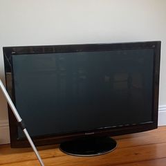 40 inch Panasonic flat screen tv with Panasonic sound bar, both remotes, cables and manual included and all working perfectly