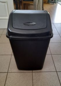 BN 60 litre black kitchen swing bin..