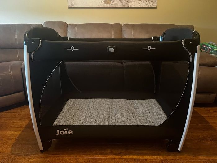 JOLE Excursion Change & Bounce Travel Cot