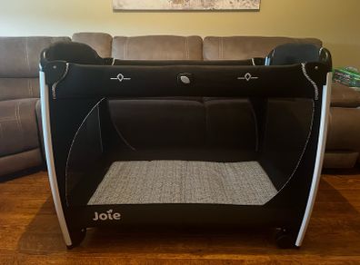 JOLE Excursion Change & Bounce Travel Cot