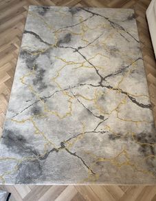 Marbled effect rug