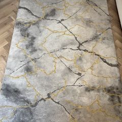 Marbled effect rug