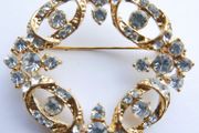 Vintage Brooch Delicate Wreath With Clear Rhinestones Gold Tone Elegant