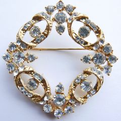 Vintage Brooch Delicate Wreath With Clear Rhinestones Gold Tone Elegant