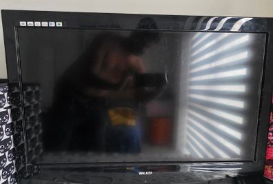 Walker TV for sale 32 inch with remote and HDMI Ports