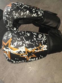 new boxing gloves 10oz with leg pads