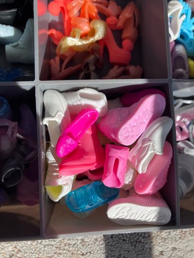 Barbie clothes, shoes, bags, jewellery and accessories