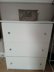 chest of drawers