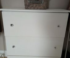 chest of drawers