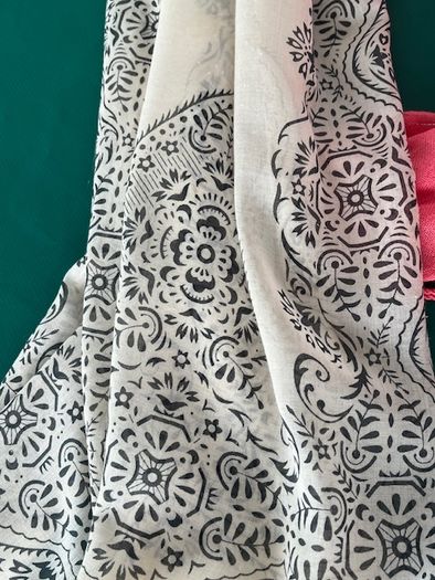 Hanger Organiser multi use - Scarf, Belt, Jewellery- Soft Green Brand New With 6 Scarves / shawls In Mint Condition.  (6)