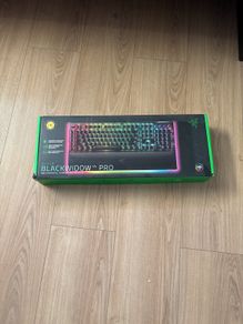 Razer blackwidow v4 pro -gaming keyboard