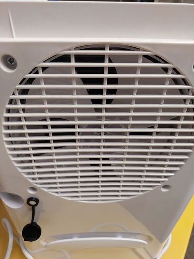 Nedis DEHU10WT 10L Dehumidifier  Like New
