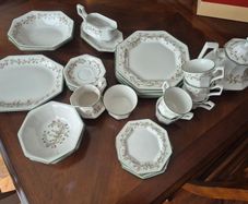 Johnson Brothers Eternal Beau Dinner Set