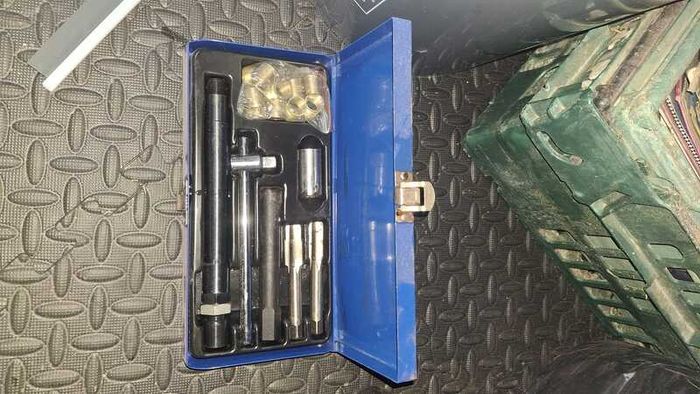 Spark plug thread repair kit