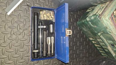 Spark plug thread repair kit