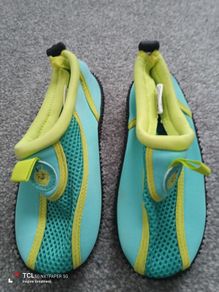 Kids swim shoes.size 11/29