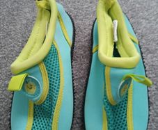 Kids swim shoes.size 11/29