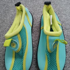Kids swim shoes.size 11/29