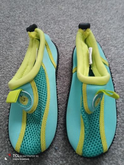 Kids swim shoes.size 11/29