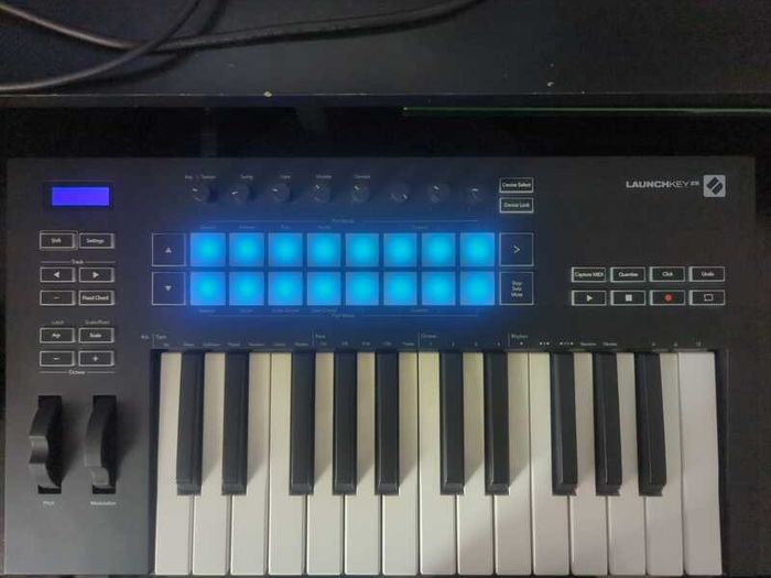 Novation Launchkey 25 MK3 MIDI controller