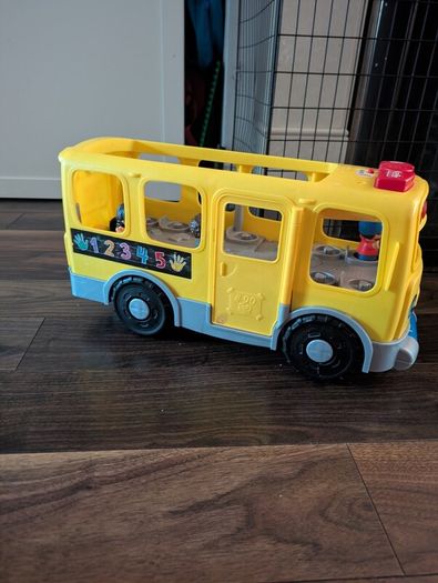 School bus toy