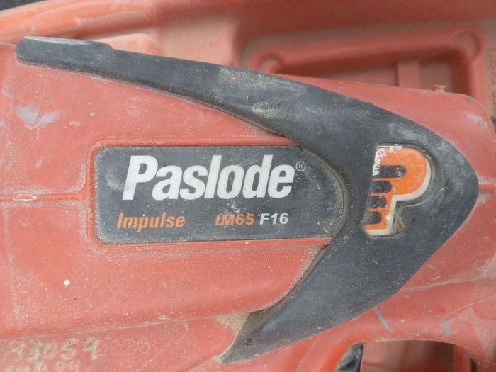 Paslode Impulse IM65 F16 nailgun