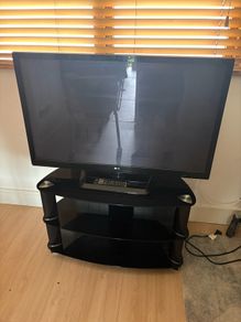 LG tv and console table