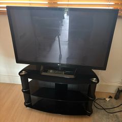 LG tv and console table