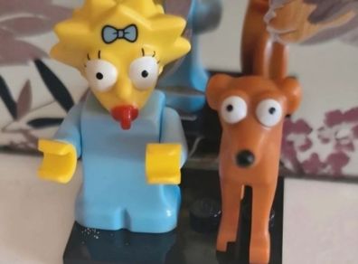 Maggie and Santas little helper - Lego Simpsons minifigure 2015