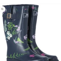 Trespass wellies size 5