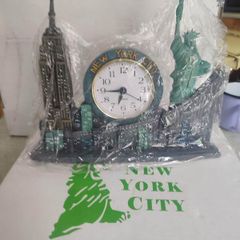 Statue of Liberty Monuments New York Clock souvenir/collectible working brand-new in box