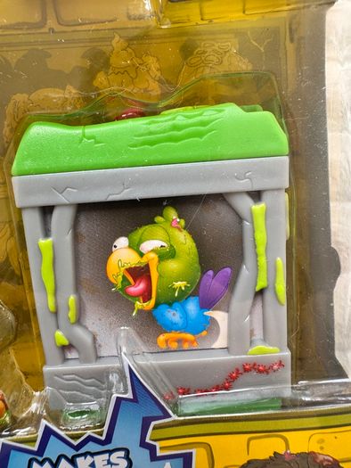 The Ugglys Pet Shop Gross Homes Cracker Parrot Exclusive Figure Series 1 Mini Figure Pack Damaged Box Please see photos