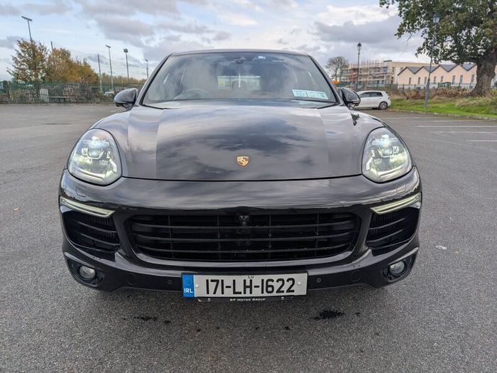Cayenne Platinum Edition Crew Cab