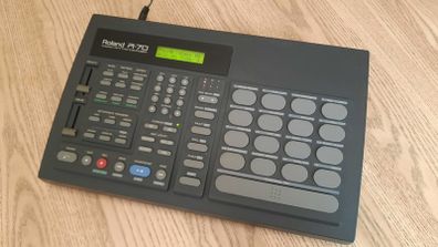 Roland R-70 Human Rhythm Composer Drum Machine