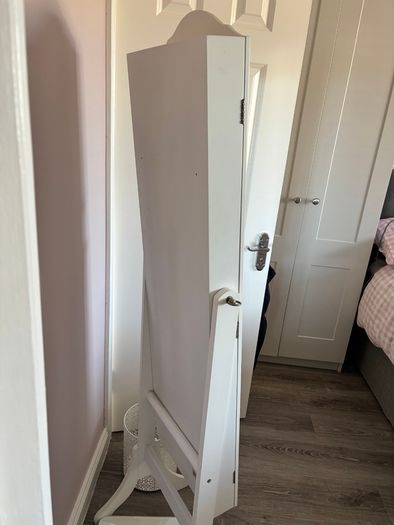 Mirror and Jewellery Storage Stand