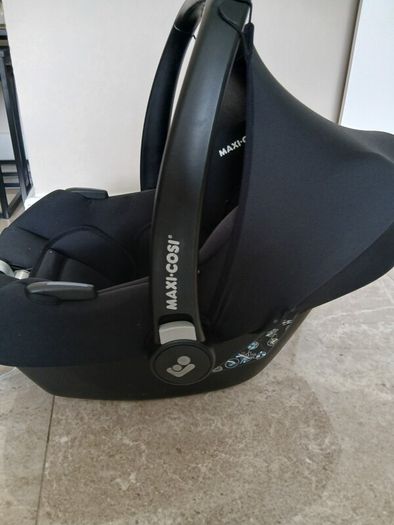 maxi cosi carseat and isofix base