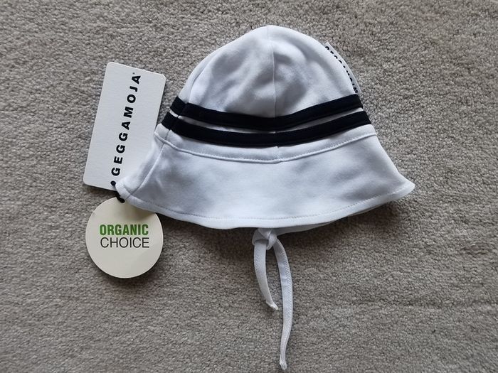 Baby hat BNWT, summer